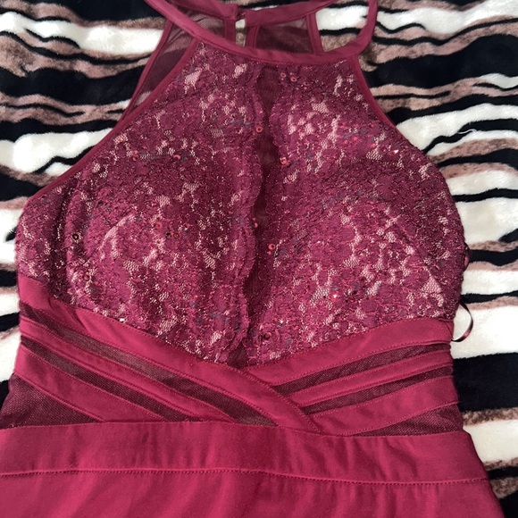 Burgundy long dress - Picture 2 of 3